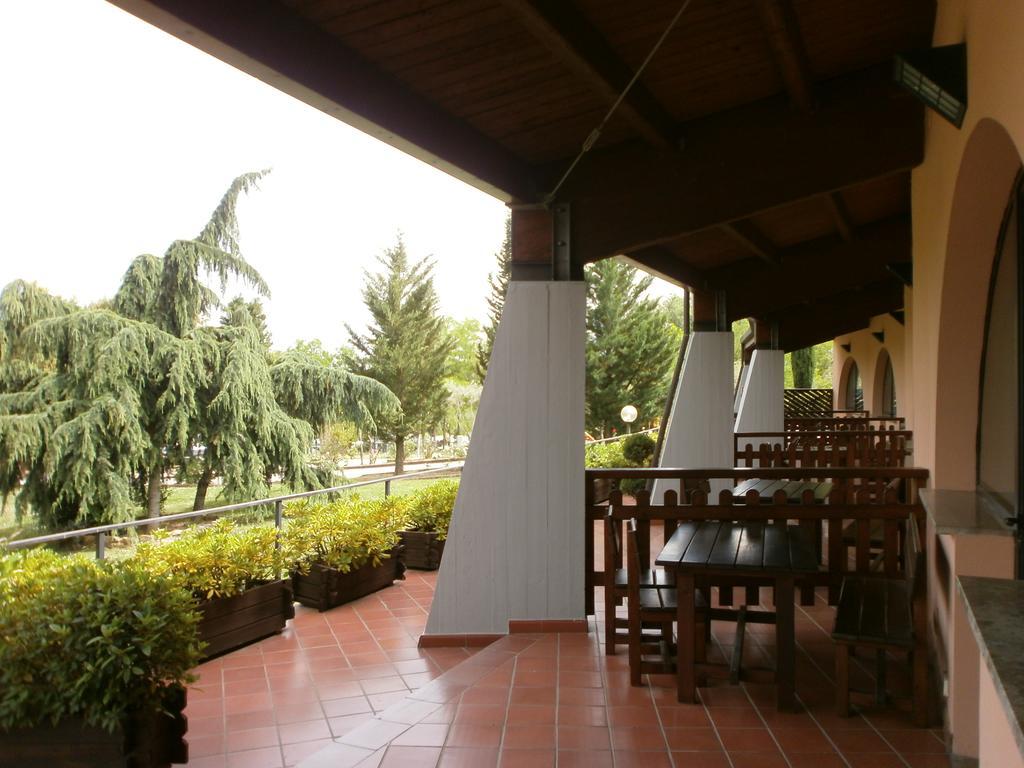 Camping Village Il Poggetto Troghi Экстерьер фото
