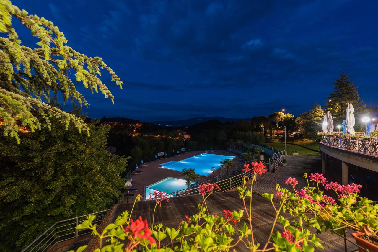 Camping Village Il Poggetto Troghi Экстерьер фото